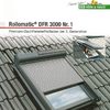 Dachfenster Rollladen Rollomatic®DFR 3001 Für Ihr persönliches Wohlempfinden ist unser Dachfensterrollladen die beste Wahl. Er sorgt dafür, dass Sie vor Sonne, Hitze und Lärm geschützt sind. Der aus hochwertigem Aluminium gefertigte Dachfensterrollladen unterstützt ein angenehmes Raumklima und verhindert unerwünschten Lichteinfall. Der Rollladenpanzer des DFR 3001 wird aus rollgeformten und ausgeschäumten Spezial-Aluminiumrollladenstäben hergestellt. Durch ein vorteilhaftes Rechtsläuferprinzip entsteht konstruktiv eine energetisch optimierend wirkende Klimazone mit isolierendem Luftpolster zwischen Rollladenbehang und Fensterscheibe.