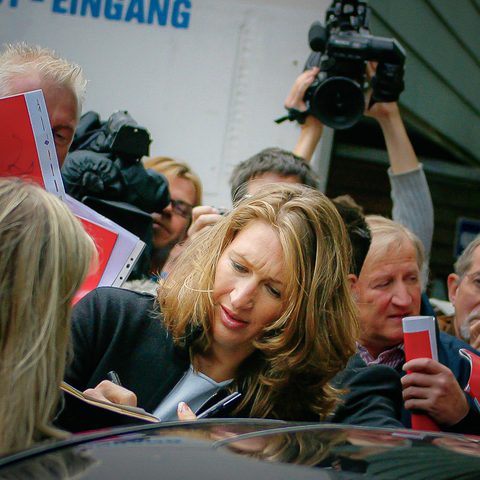 Steffis Popularität war auch 2004 ungebrochen. Immer wieder wurde sie von den Fans bestürmt und um Autogramme gebeten.