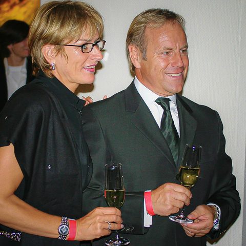 Unter den Gästen waren der ehemalige Fußballtrainer von Hertha BSC, Jürgen Röber, und seine Frau Gabi.