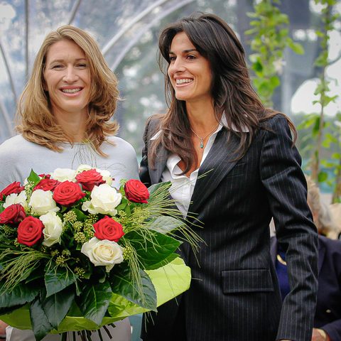 Aus Argentinien war Steffis Freundin und langjährige Tennis-Konkurrentin und Tennis-Partnerin Gabriela Sabatini angereist, um mit ihr die große Ehrung zu feiern.