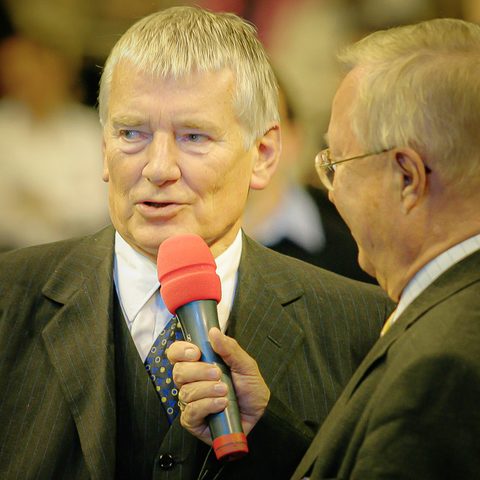Wolfgang Mönch interviewt Bundes-Innenminister Otto Schily, der noch einmal die herausragenden Leistungen von Steffi „on and off the tennis court“ würdigte.