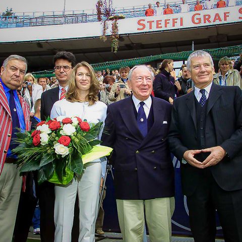 Nach der feierlichen Enthüllung des Stadionnamens: (von links) Eberhard Wensky, Dr. Hans-Jürgen Jobski, Stefanie Graf, Wolfgang A. Hofer und Otto Schily