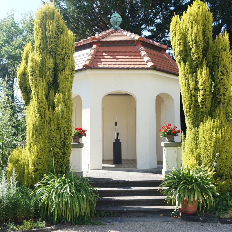 Skulpturenausstellung "Drei Dimensionen" der LIOHT Stiftung im Park der Villa Wollner in Dresden 27.-29.06.2025.