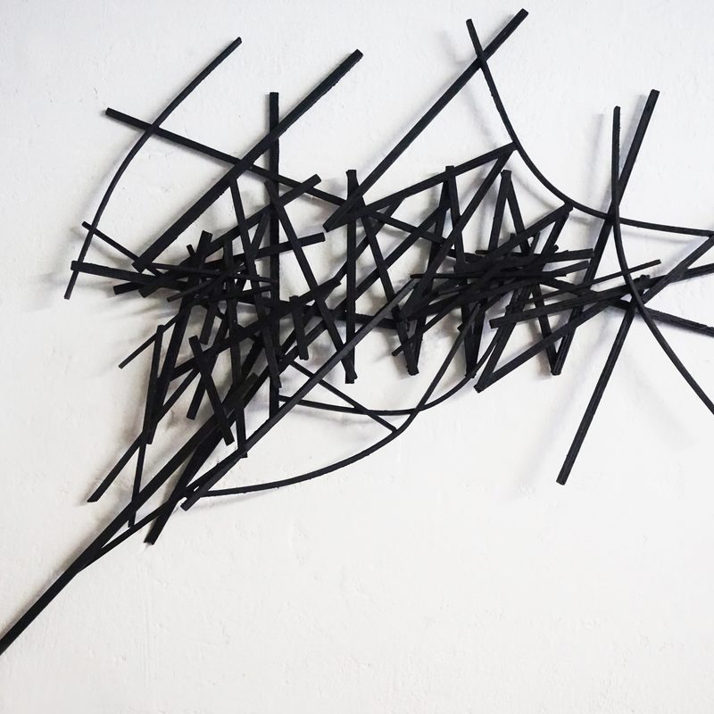 Scribble 2017, 74x70 cm, gebogenes Holz, Farbe, Kleber