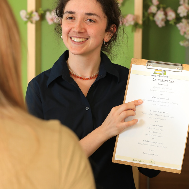 Rezeptionsmitarbeiter