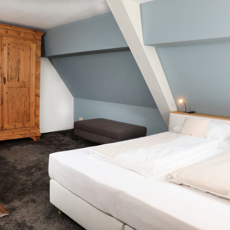 Obere Etage des Familienzimmers mit Doppelbett