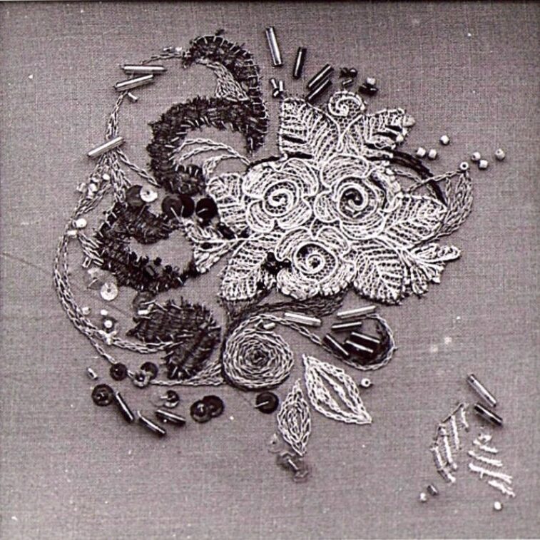 APPLIKATIONEN MIT PERLEN UND PAILLETTEN 4, 1977, 13,5x13,5cm