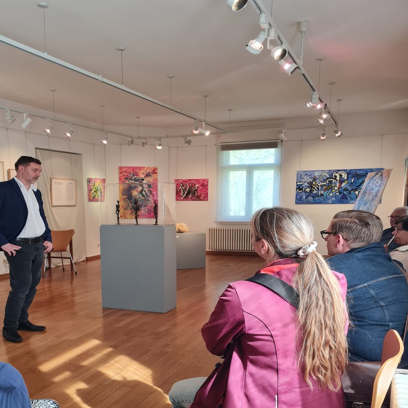 Spandlitz at an artist talk at the Karrasburg Museum in Coswig, 2026
