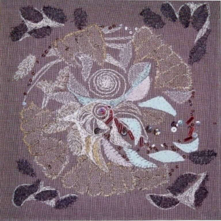 FARBIGE STICKEREI MIT PERLEN UND ALTER SPITZE 1, 1972,  gestickt, 16x16cm