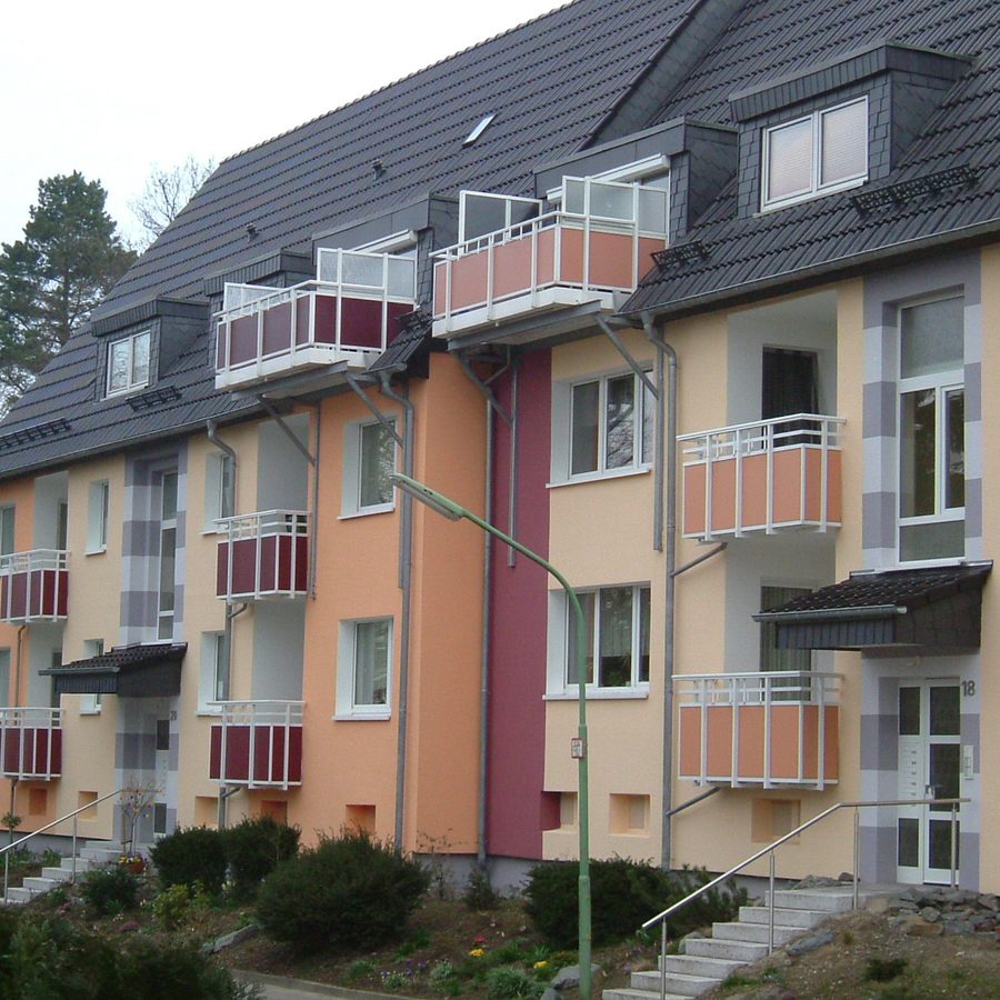Modernisiertes Mehrfamilienhaus mit Balkon