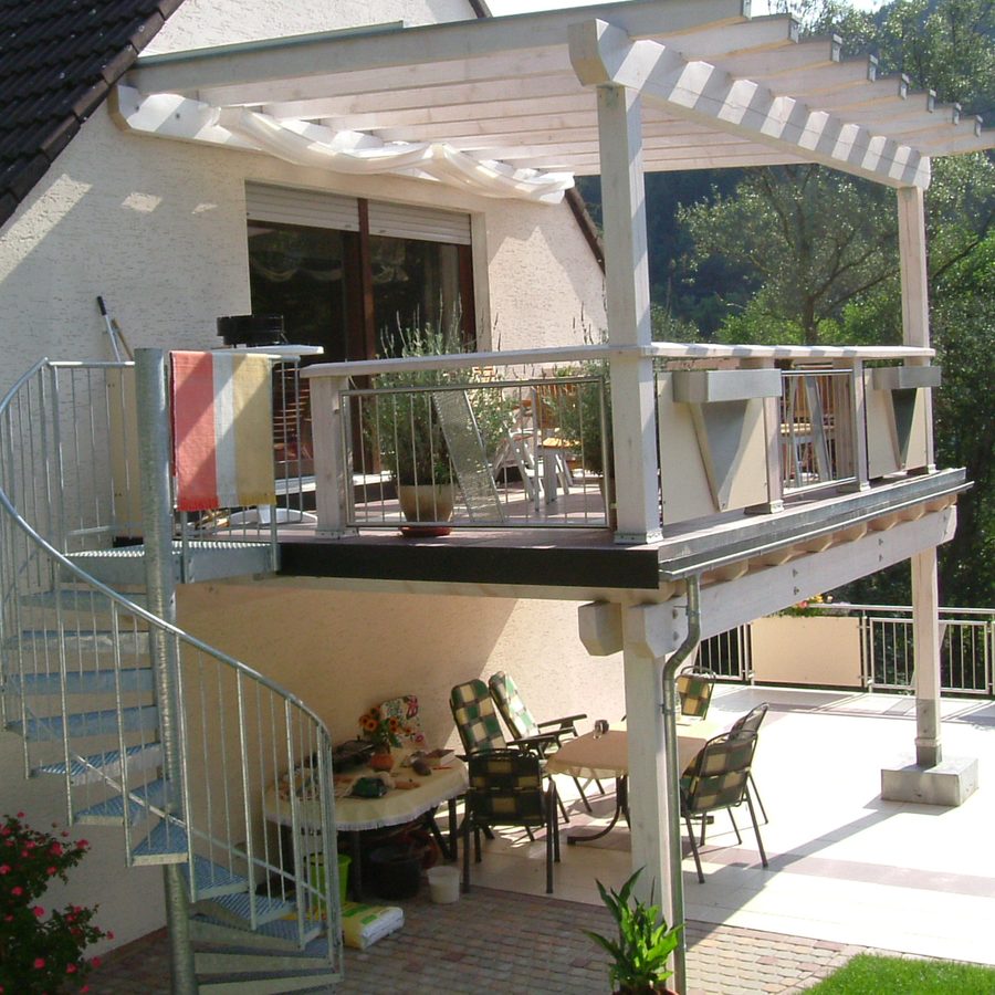 Balkon mit Anbau und Vordach